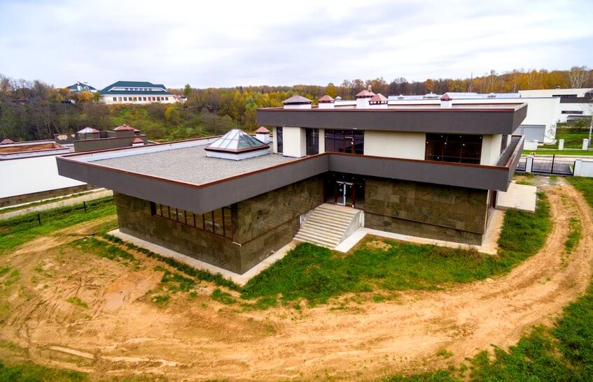 Maison moderne sur un terrain